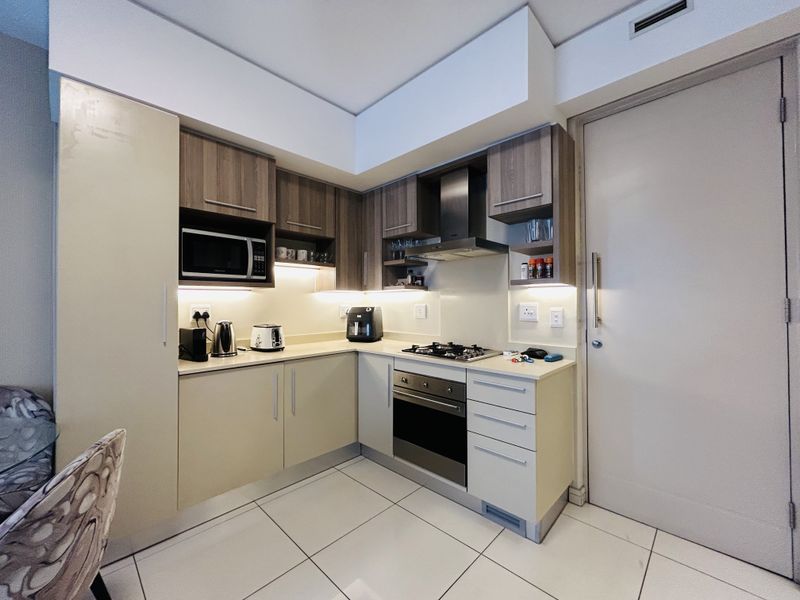 Stunning 2 Bedrooms, 2 Bathrooms Apartment, pet friendly with a private patio & 100% BACK-UP Service - Photo 6