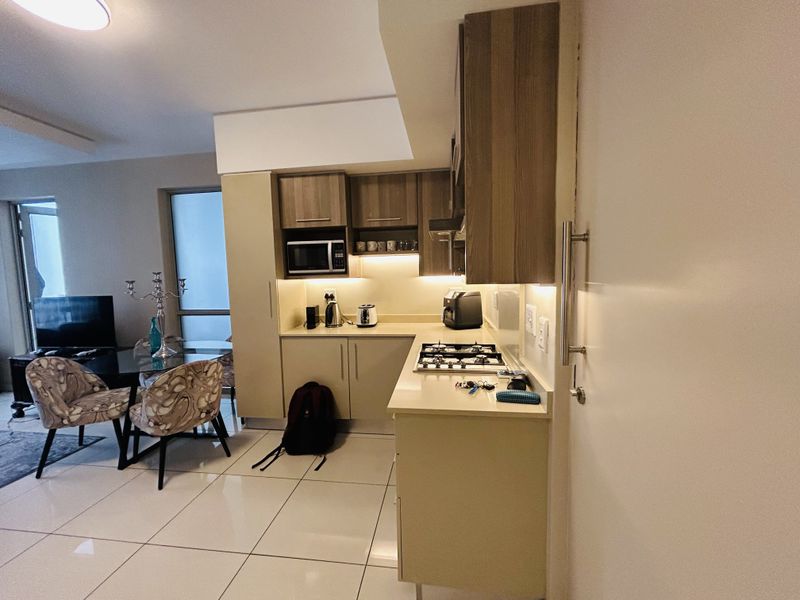 Stunning 2 Bedrooms, 2 Bathrooms Apartment, pet friendly with a private patio & 100% BACK-UP Service - Photo 7