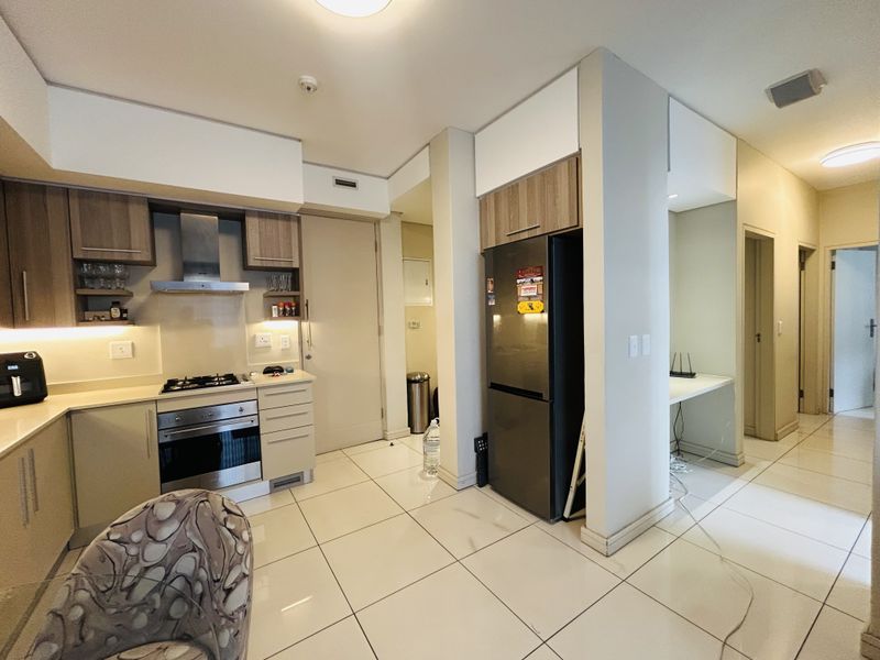 Stunning 2 Bedrooms, 2 Bathrooms Apartment, pet friendly with a private patio & 100% BACK-UP Service - Photo 5