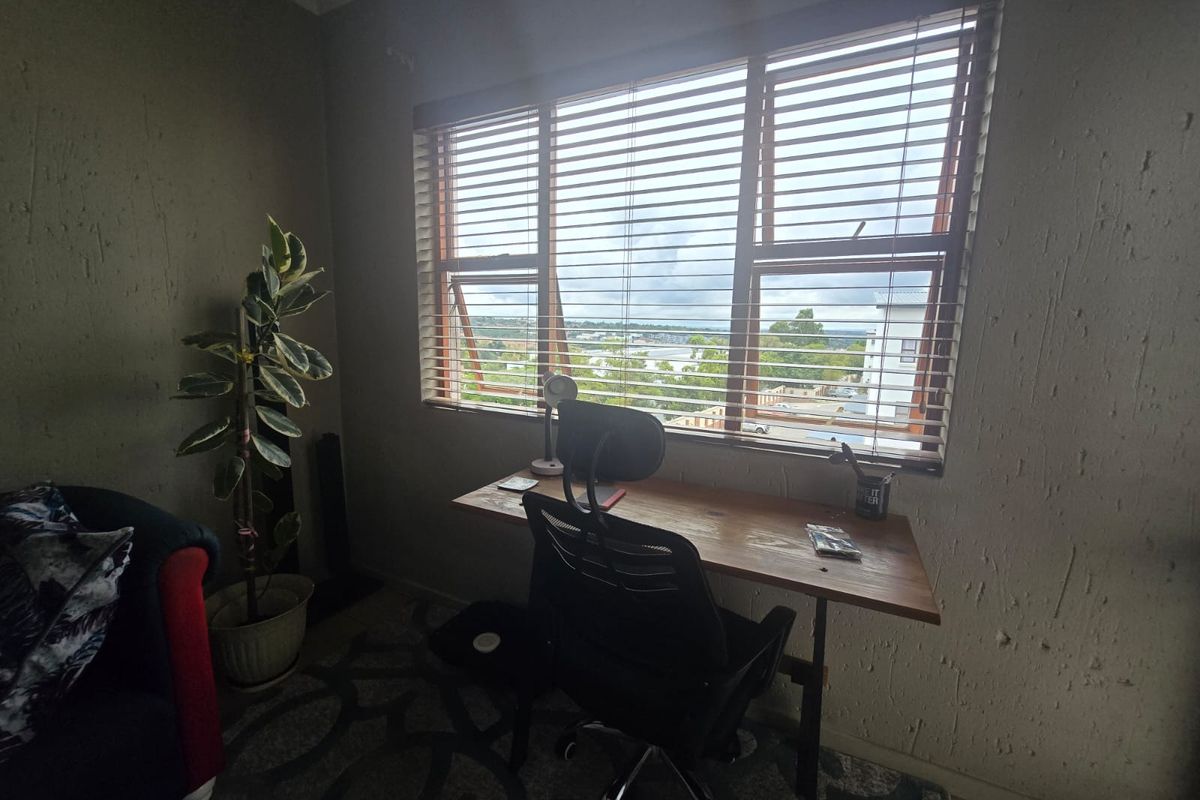 Modern 1-Bedroom Top Floor Unit to Rent in Nottinghill, Ferndale - Photo 4