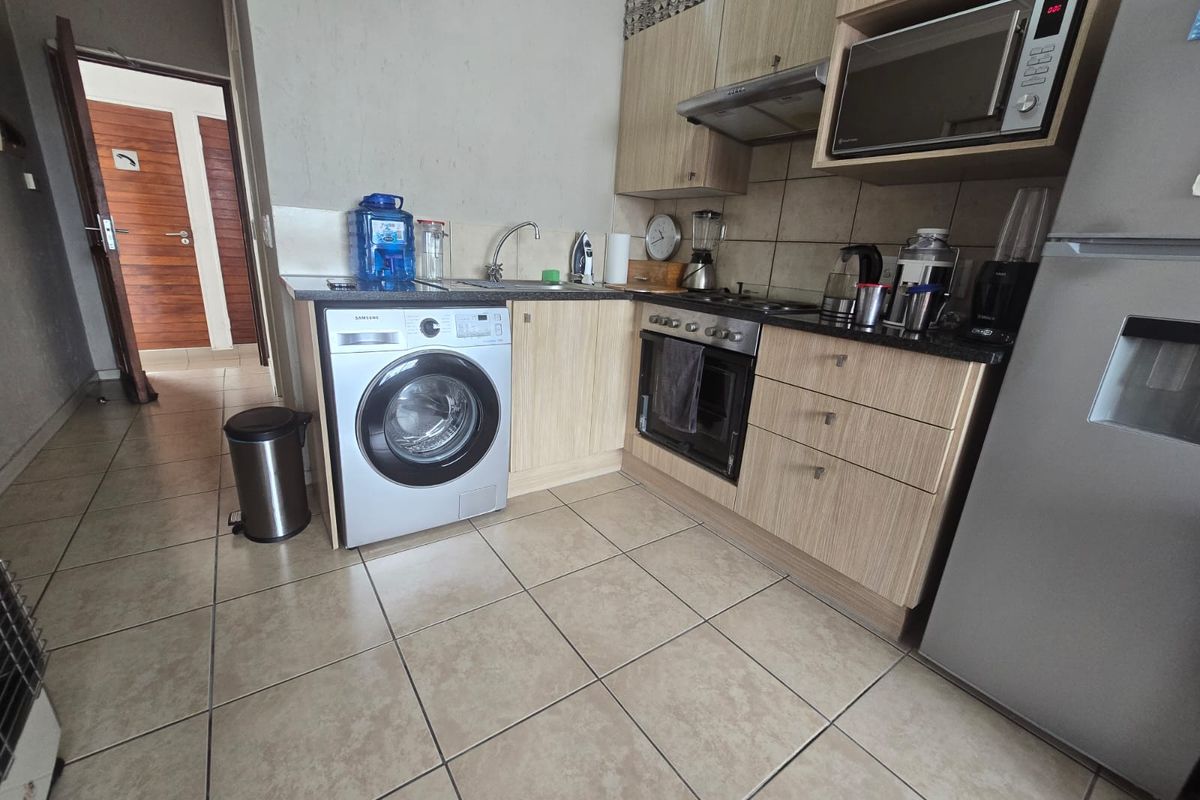 Modern 1-Bedroom Top Floor Unit to Rent in Nottinghill, Ferndale - Photo 5