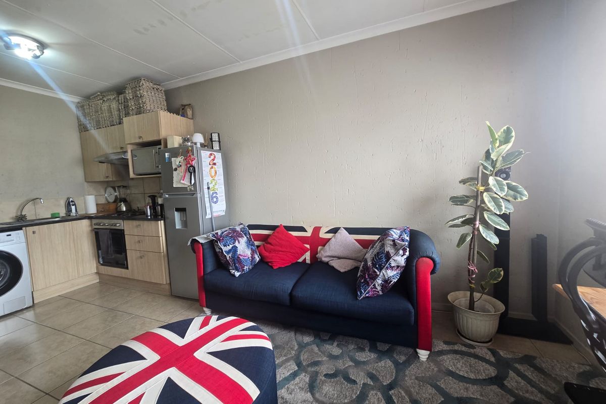 Modern 1-Bedroom Top Floor Unit to Rent in Nottinghill, Ferndale - Photo 2