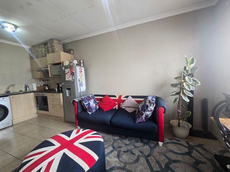 Modern 1-Bedroom Top Floor Unit to Rent in Nottinghill, Ferndale - Photo 2