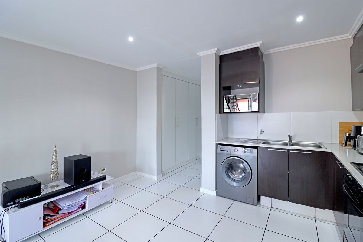 Elegant Loft Living with Contemporary Finishes in Craigavon - Photo 5