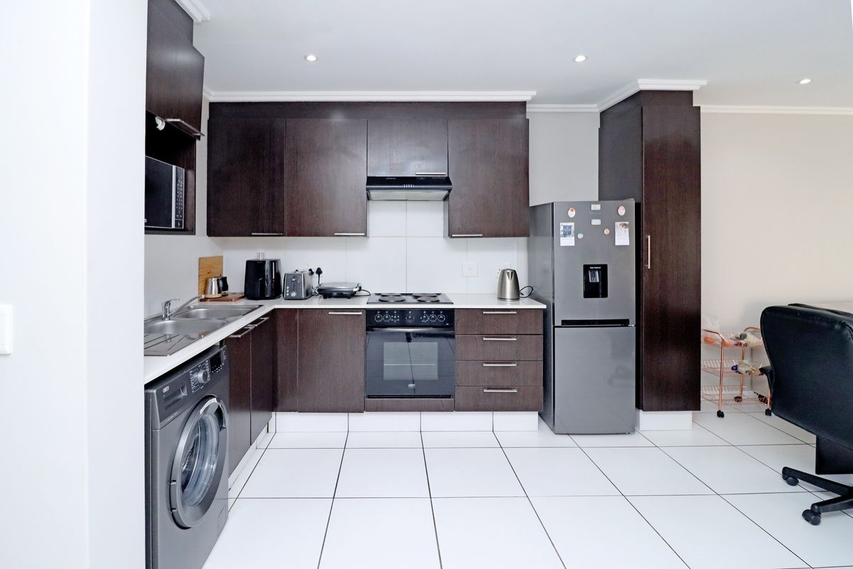 Elegant Loft Living with Contemporary Finishes in Craigavon - Photo 4