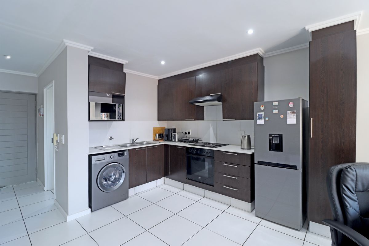 Elegant Loft Living with Contemporary Finishes in Craigavon - Photo 3