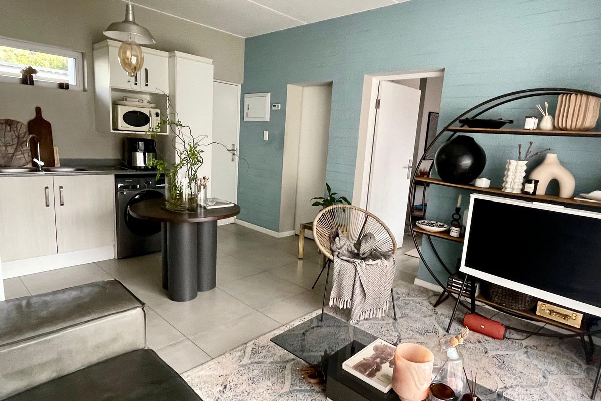 Sophisticated 1 Bed 1 Bath Apartment in Paulshof - Photo 5