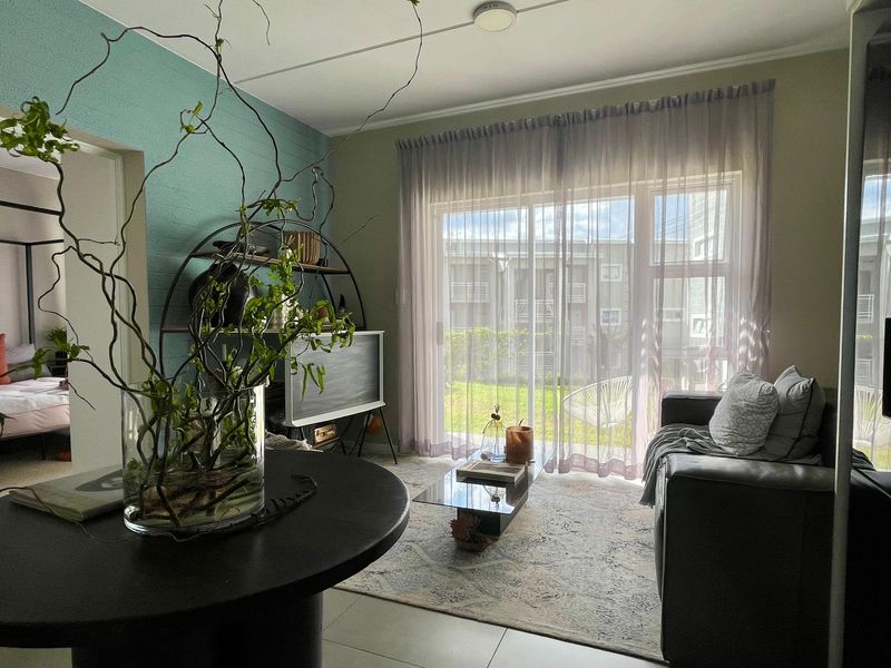 Sophisticated 1 Bed 1 Bath Apartment in Paulshof - Photo 8