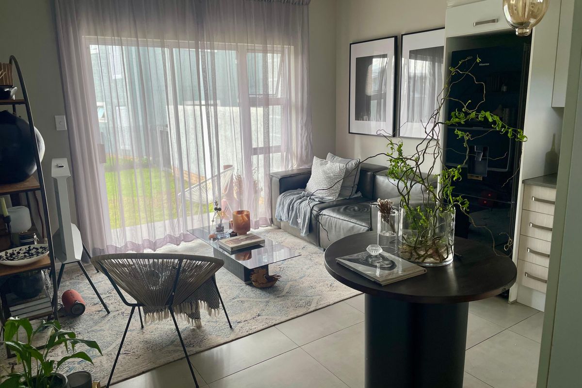 Sophisticated 1 Bed 1 Bath Apartment in Paulshof - Photo 4