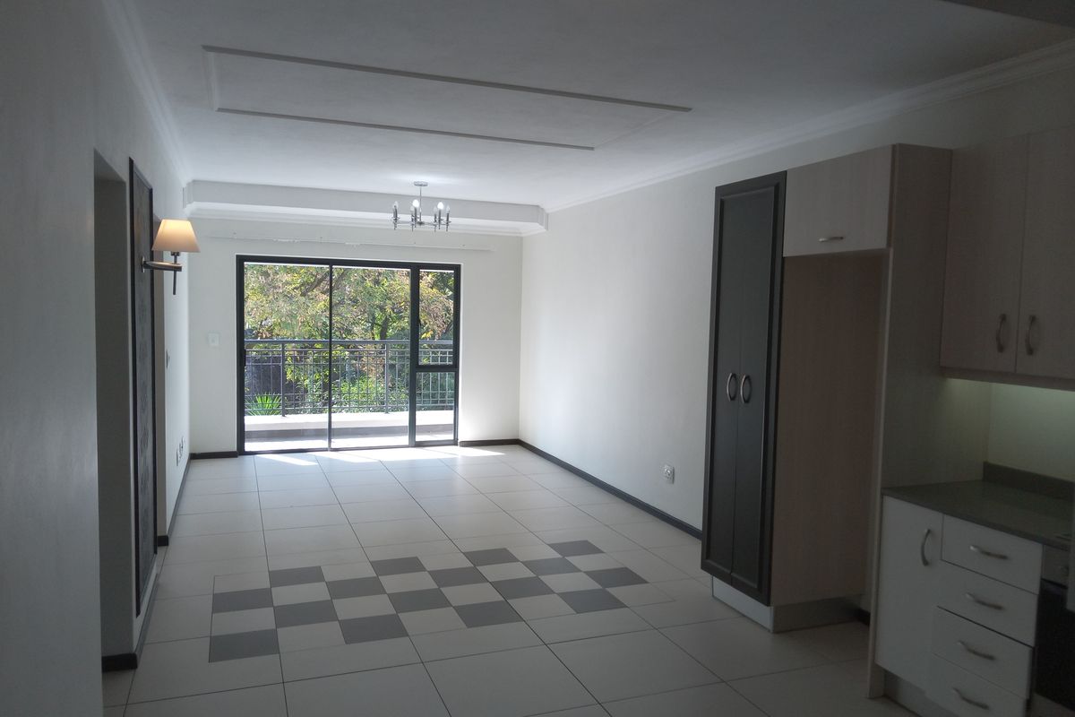 2 bedrooms 2 bathrooms 2nd floor apartment to rent in Cottonwoods Estate - Photo 2