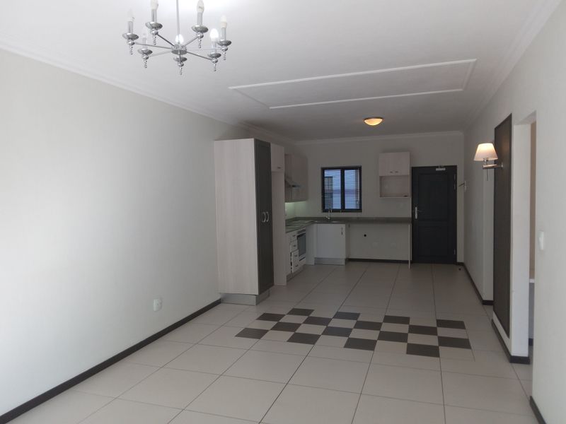 2 bedrooms 2 bathrooms 2nd floor apartment to rent in Cottonwoods Estate - Photo 8