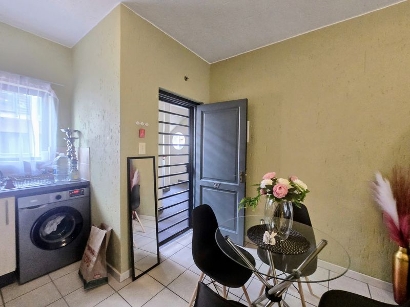 Modern One Bedroom Apartment Available In Ferndale - Photo 2