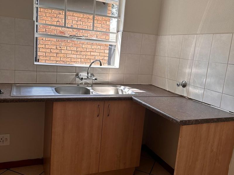 2 bedrooms 1 Bathroom Simplex available at LUCCA complex, Available Immediately. - Photo 9