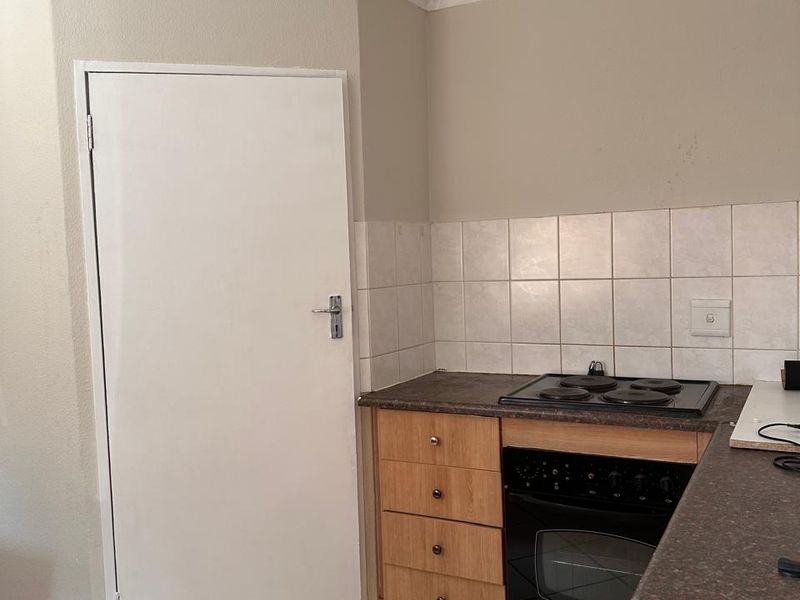 2 bedrooms 1 Bathroom Simplex available at LUCCA complex, Available Immediately. - Photo 8