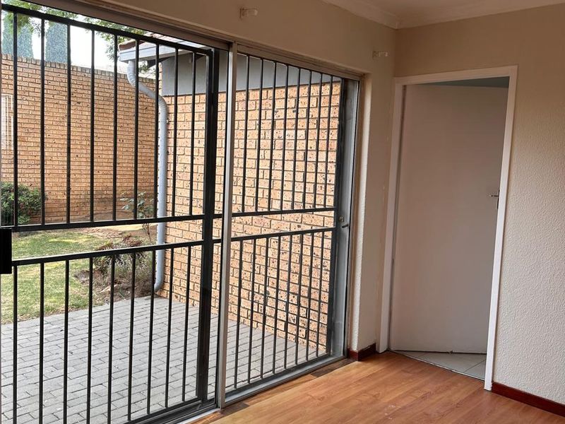 2 bedrooms 1 Bathroom Simplex available at LUCCA complex, Available Immediately. - Photo 7