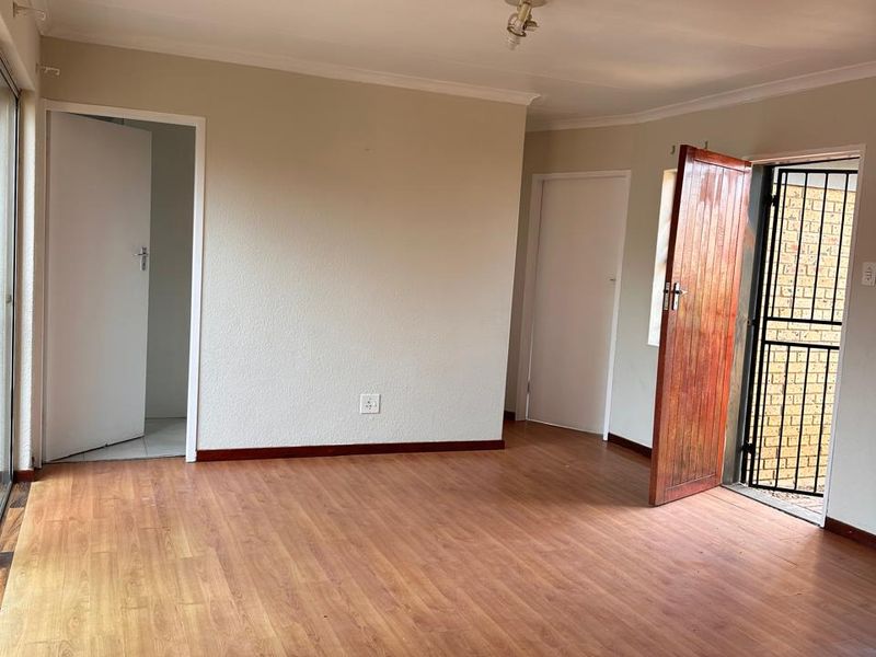 2 bedrooms 1 Bathroom Simplex available at LUCCA complex, Available Immediately. - Photo 6