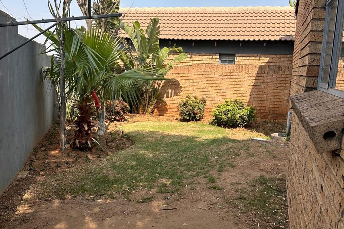 2 bedrooms 1 Bathroom Simplex available at LUCCA complex, Available Immediately. - Photo 4