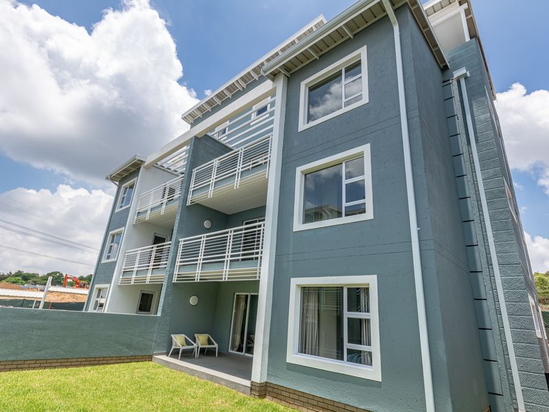 Sophisticated 2 Bed 1 Bath Apartment with a Prestigious Address - Photo 10