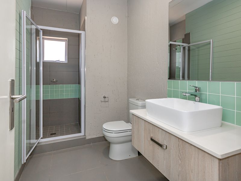 Sophisticated 2 Bed 1 Bath Apartment with a Prestigious Address - Photo 9