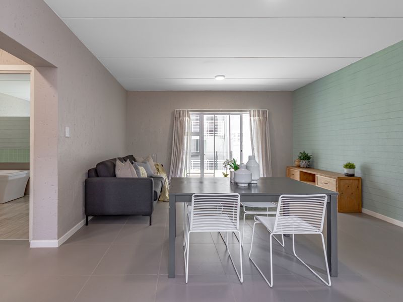 Sophisticated 2 Bed 1 Bath Apartment with a Prestigious Address - Photo 6