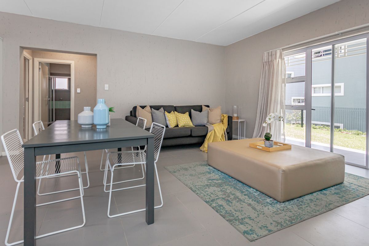 Sophisticated 2 Bed 1 Bath Apartment with a Prestigious Address - Photo 5