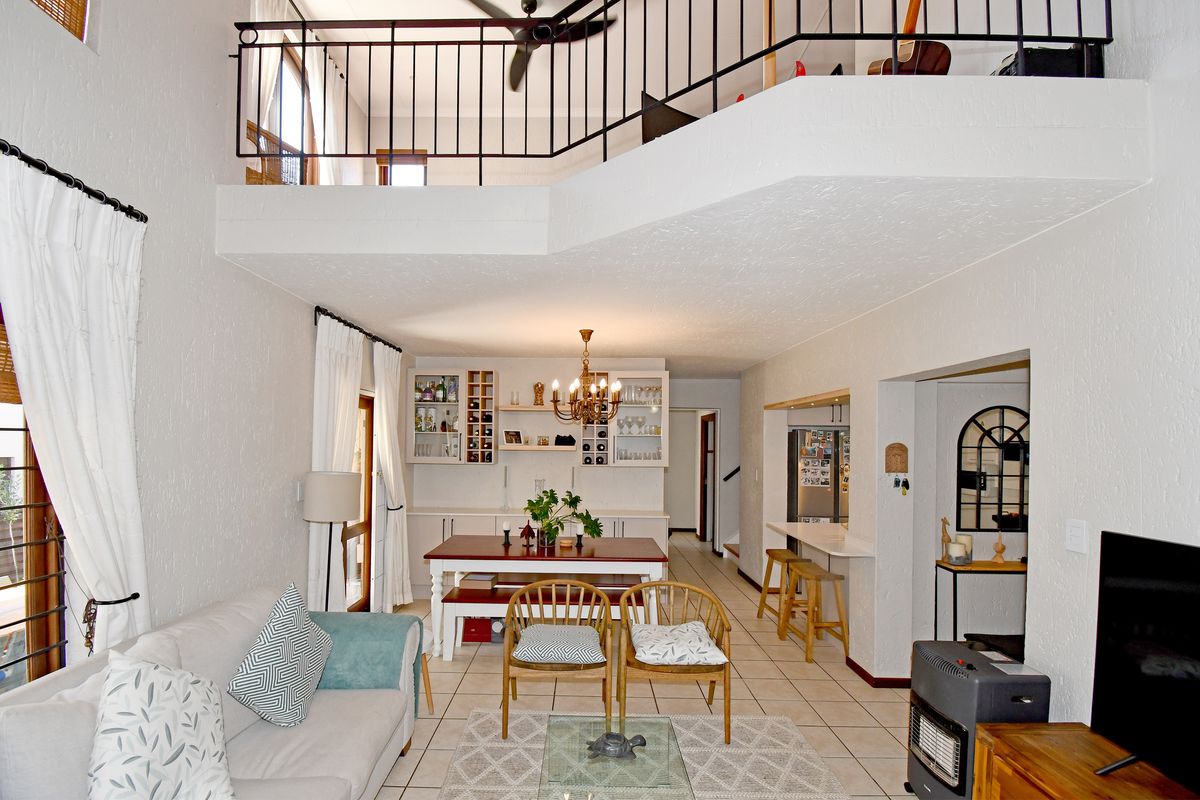 Contemporary 2 Bed, 2 Bath Freestanding Home with spacious Loft - Photo 2