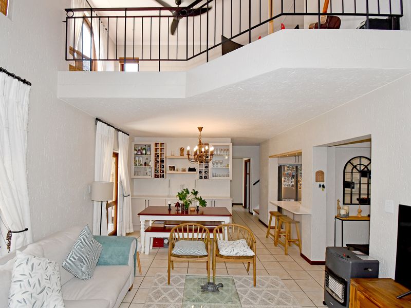 Contemporary 2 Bed, 2 Bath Freestanding Home with spacious Loft - Photo 2