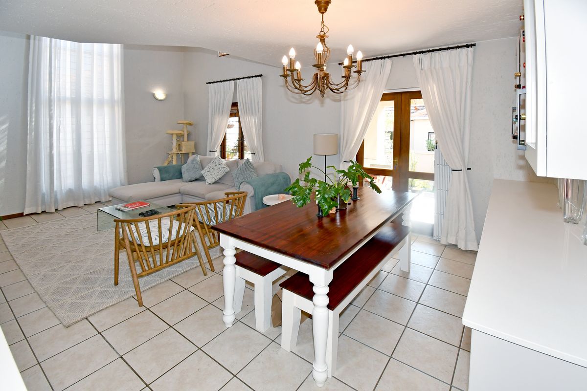 Contemporary 2 Bed, 2 Bath Freestanding Home with spacious Loft - Photo 5