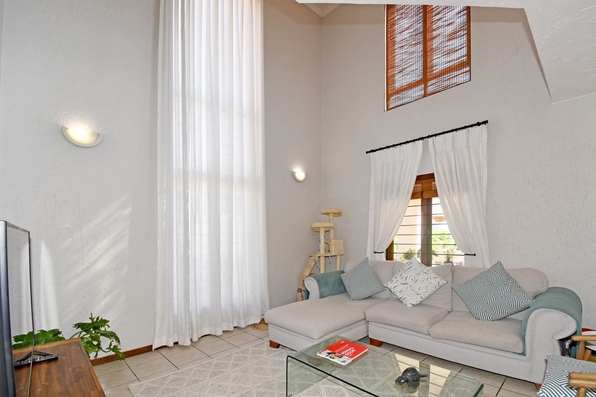 Contemporary 2 Bed, 2 Bath Freestanding Home with spacious Loft - Photo 3
