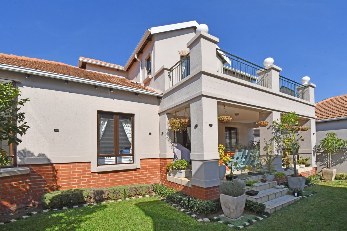 Contemporary 2 Bed, 2 Bath Freestanding Home with spacious Loft - Photo 4