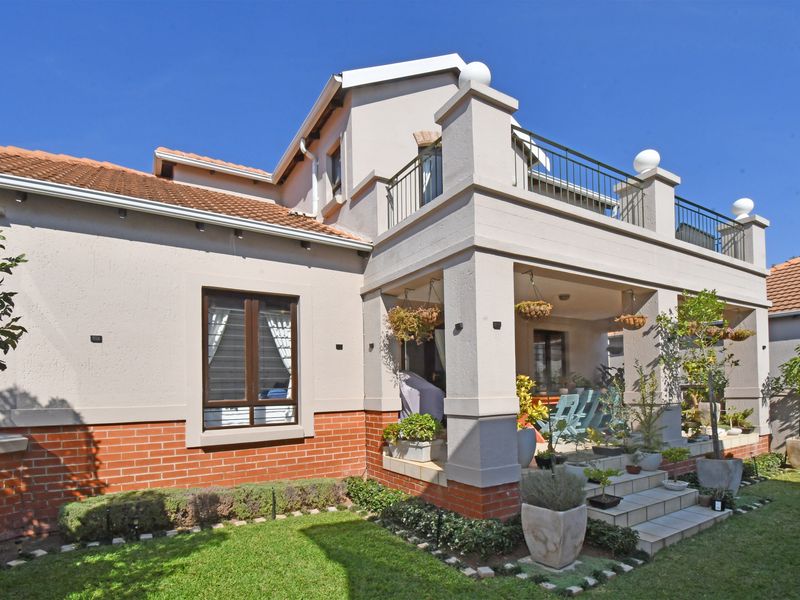 Contemporary 2 Bed, 2 Bath Freestanding Home with spacious Loft - Photo 4