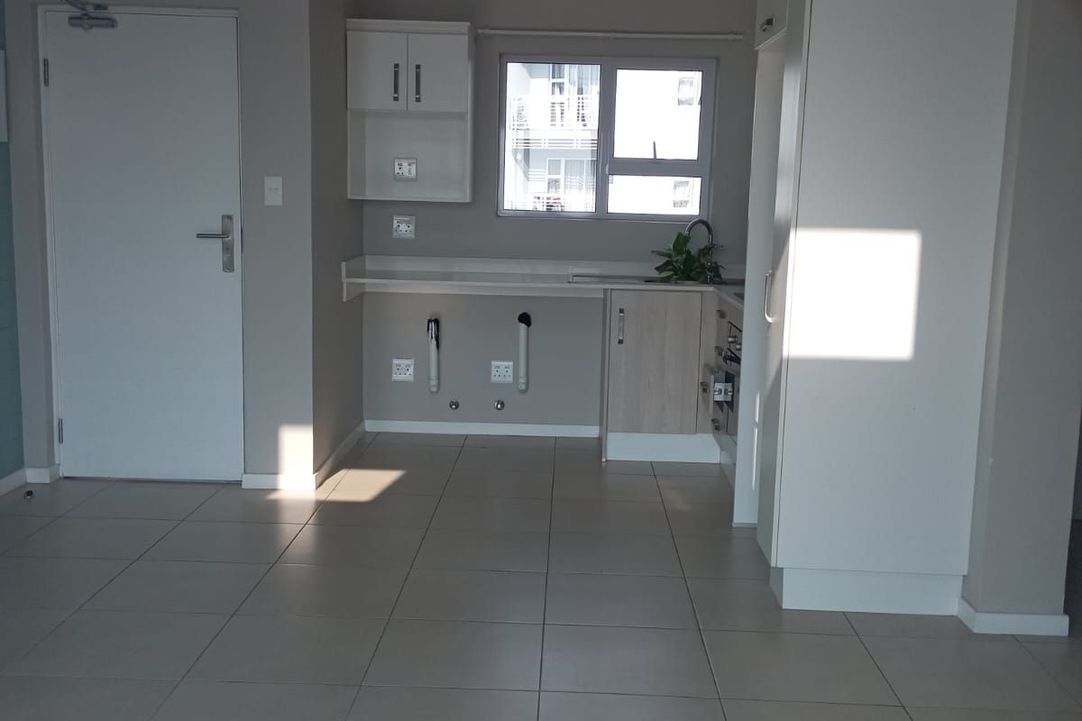 Sophisticated 2 Bed 1 Bath Apartment in Paulshof, Sandton - Photo 2
