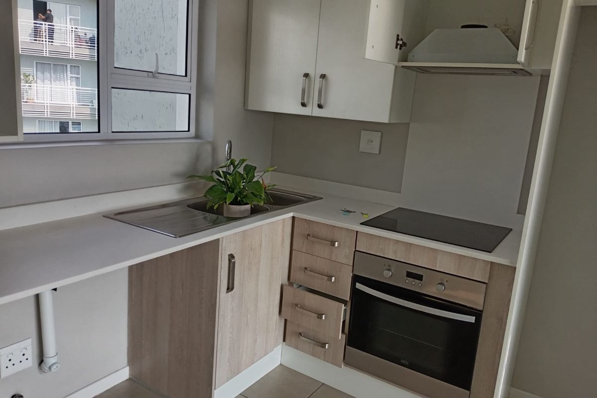 Sophisticated 2 Bed 1 Bath Apartment in Paulshof, Sandton - Photo 5