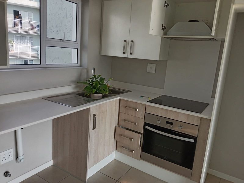 Sophisticated 2 Bed 1 Bath Apartment in Paulshof, Sandton - Photo 5