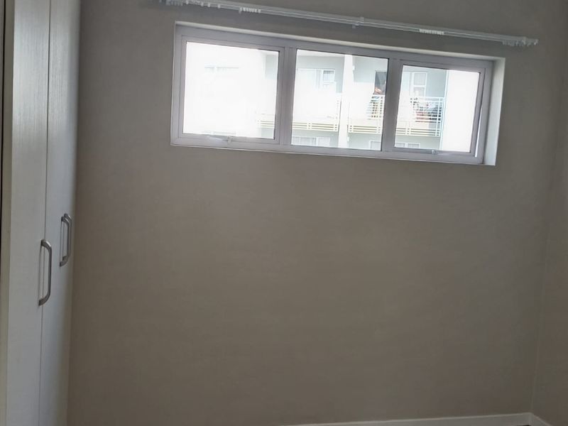 Sophisticated 2 Bed 1 Bath Apartment in Paulshof, Sandton - Photo 6