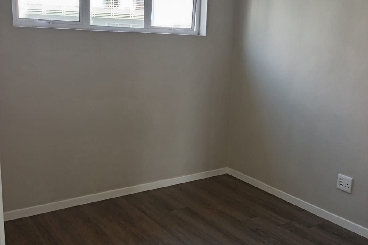 Sophisticated 2 Bed 1 Bath Apartment in Paulshof, Sandton - Photo 4