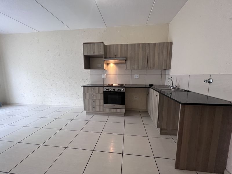 2 Bed 1 Bath ground floor unit in Greenwich Village - Photo 3