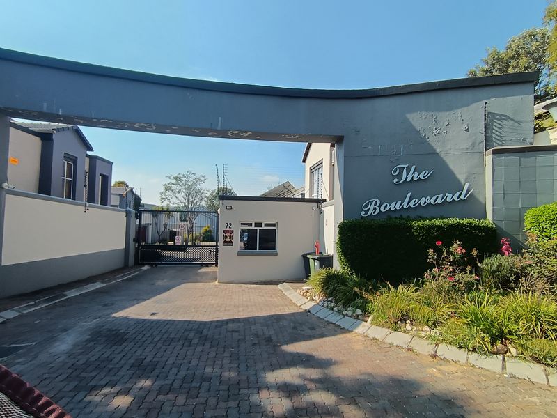 3 bedrooms 2.5 bathrooms Cluster House available to rent - Photo 1