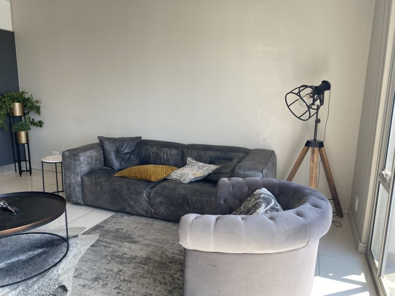 This 2 bedroom 2 bathroom apartment is available - Photo 9