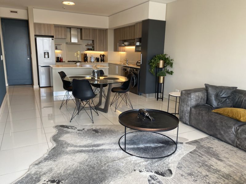 This 2 bedroom 2 bathroom apartment is available - Photo 1