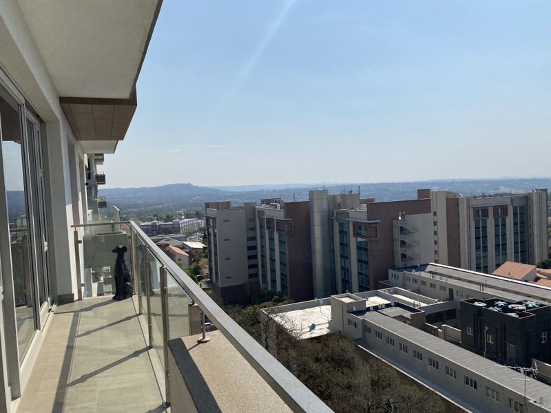 This 2 bedroom 2 bathroom apartment is available - Photo 7