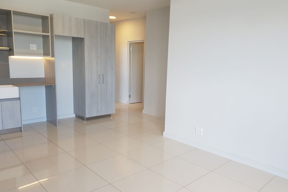 2 Bedroom, 2 Bathroom Apartment in Rosebank - Photo 3