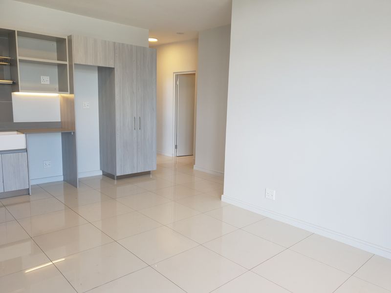 2 Bedroom, 2 Bathroom Apartment in Rosebank - Photo 3