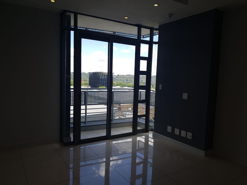 2 Bedroom, 2 Bathroom Apartment in Rosebank - Photo 10