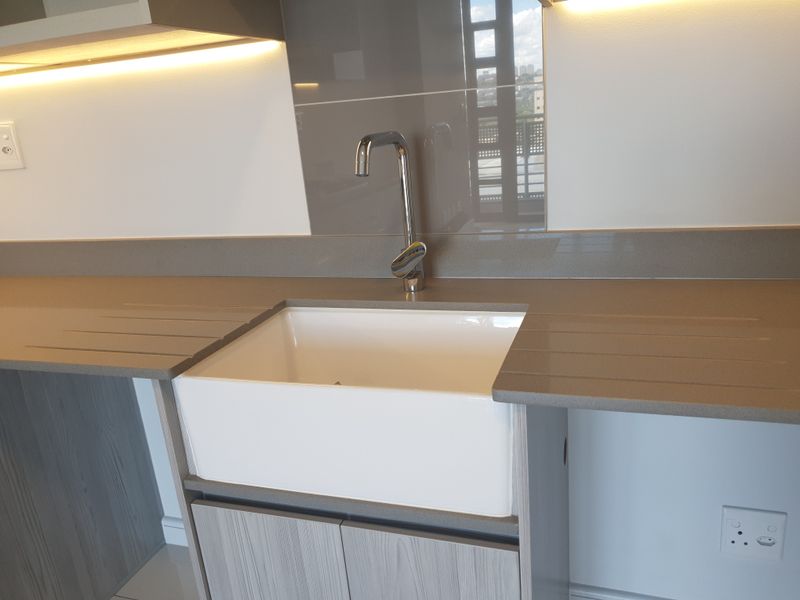 2 Bedroom, 2 Bathroom Apartment in Rosebank - Photo 9