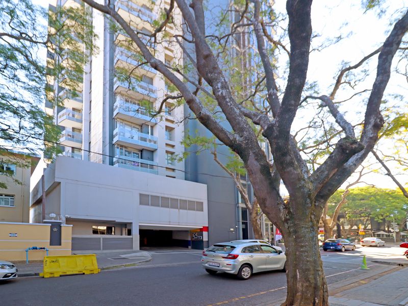 2 Bedroom, 2 Bathroom Apartment in Rosebank - Photo 1