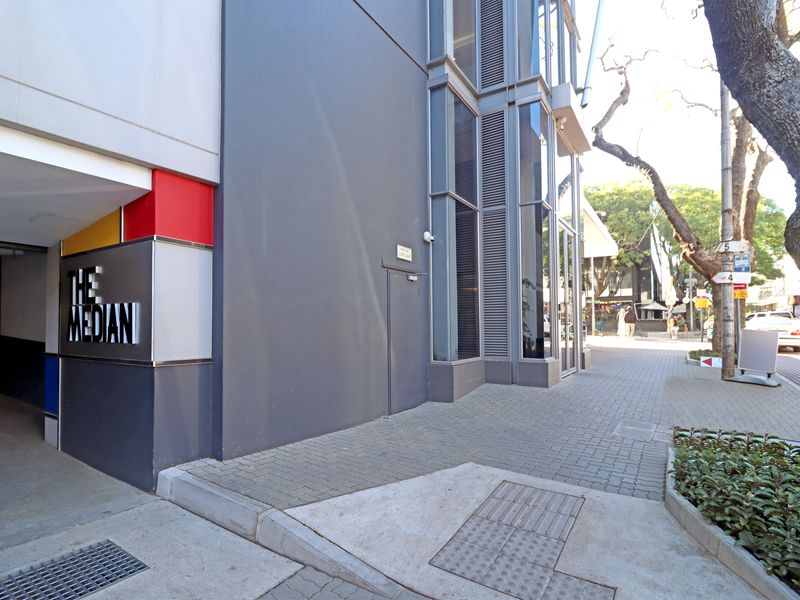 2 Bedroom, 2 Bathroom Apartment in Rosebank - Photo 3