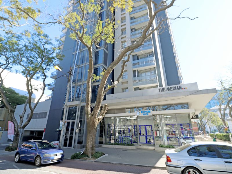 2 Bedroom, 2 Bathroom Apartment in Rosebank - Photo 2