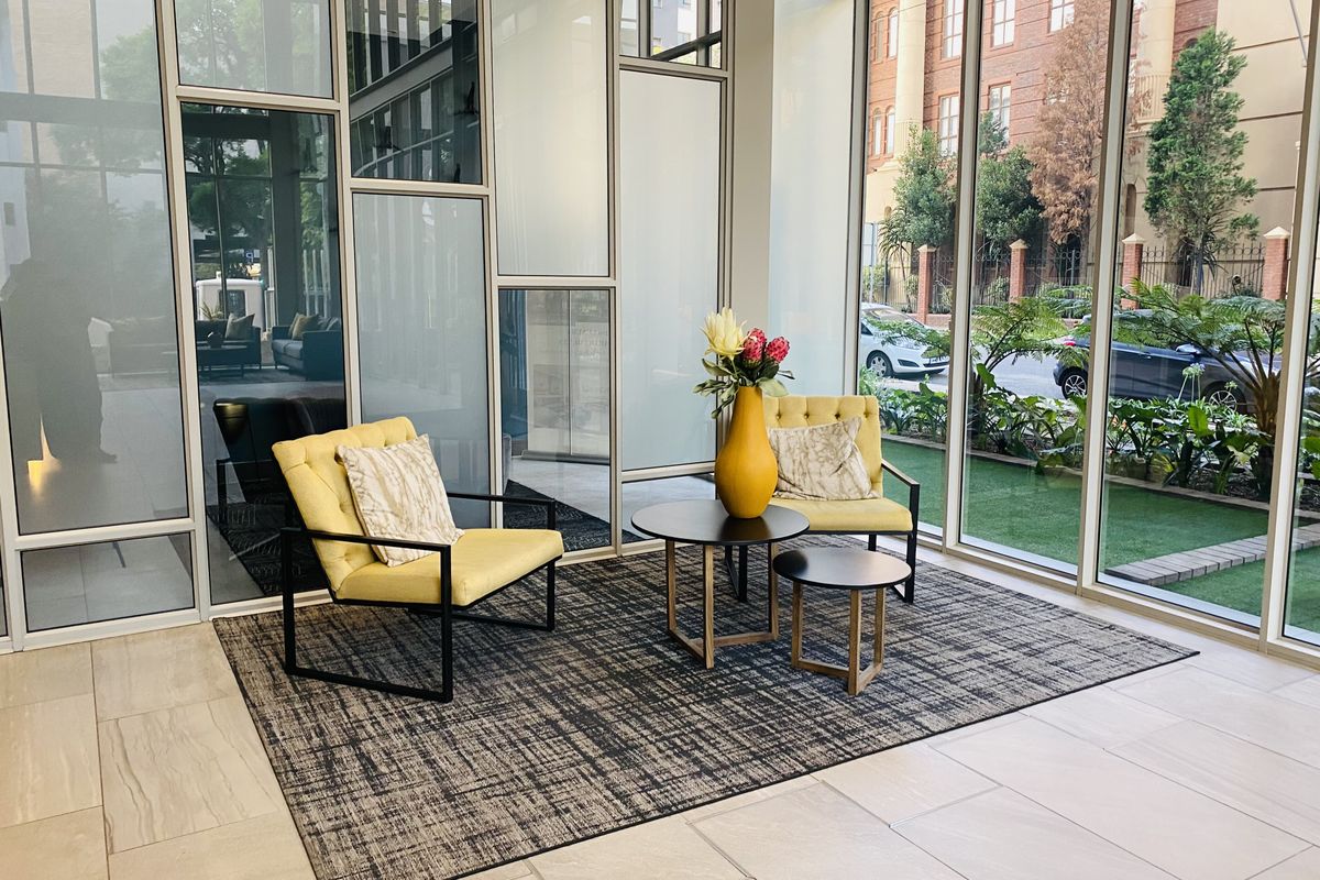 Elegant, Pet friendly, 2 Bed, 2.5 Bath with a Huge Private Patio at The Tyrwhitt - Photo 5