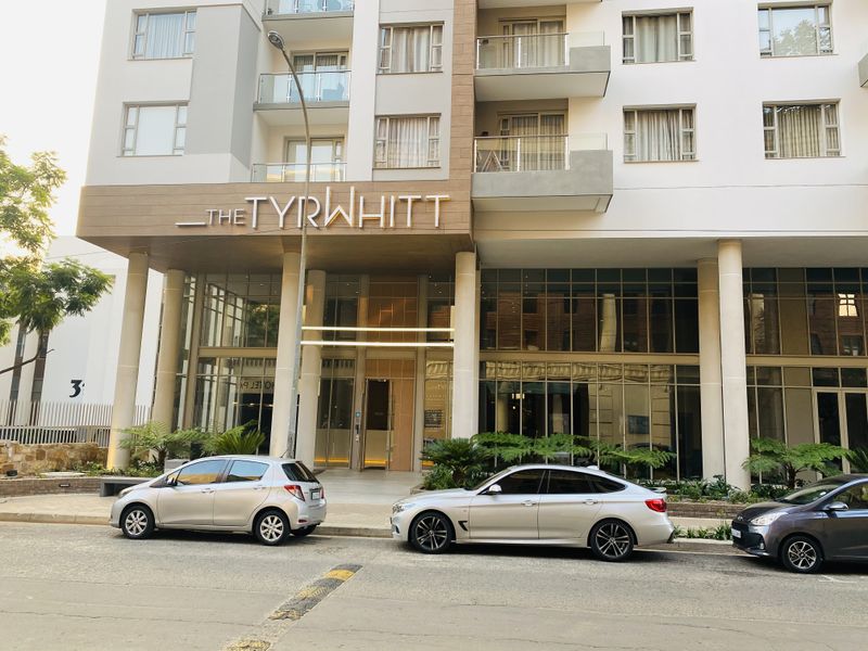 Elegant, Pet friendly, 2 Bed, 2.5 Bath with a Huge Private Patio at The Tyrwhitt - Photo 10